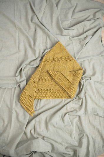 Adria - dreieckiges Tuch mit Struktur