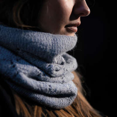 Ässja - Cowl mit Lochmuster