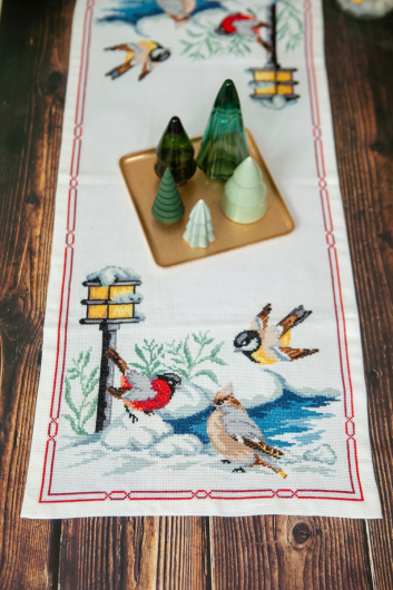 Vögel in einer Winterlandschaft - Tischläufer