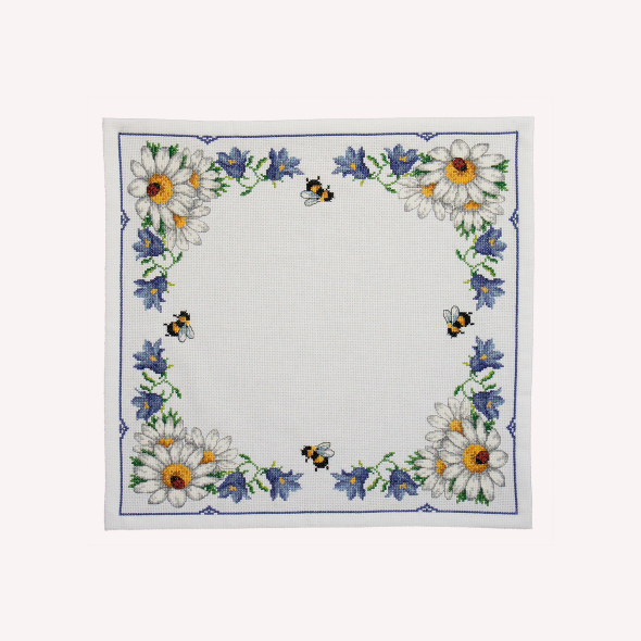 Margeriten und Glockenblumen - Tischtuch