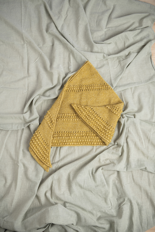 Adria - dreieckiges Tuch mit Struktur