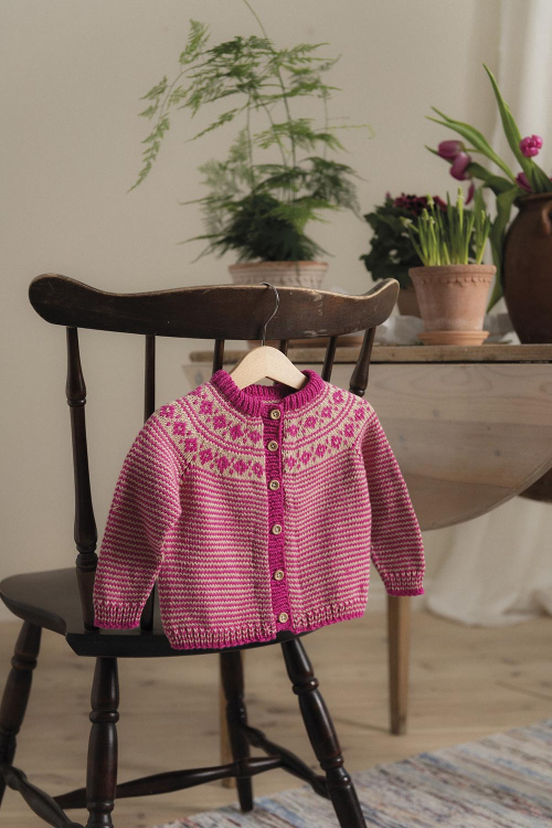 Tjärblomster – Strickjacke für die Kleinsten