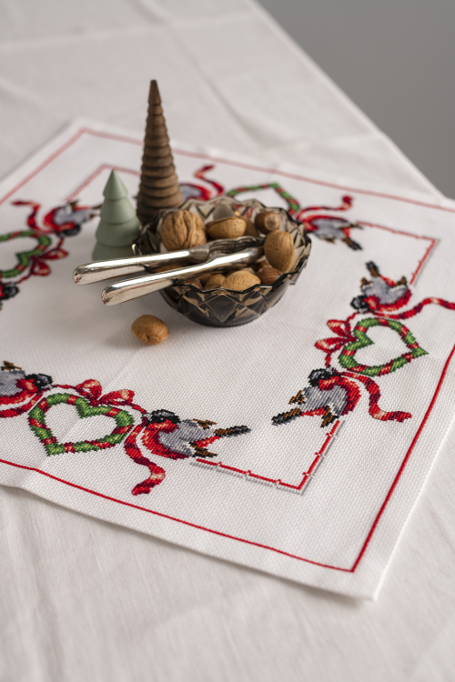 Dompfaffen und Herzen - Tischtuch