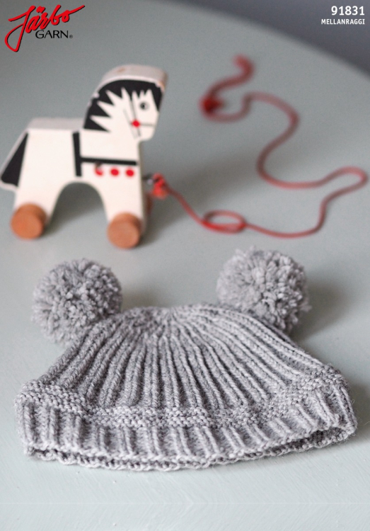Gerippte Babymütze mit Pompons