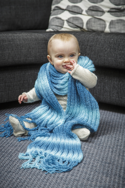 Langer Schal mit Fransen