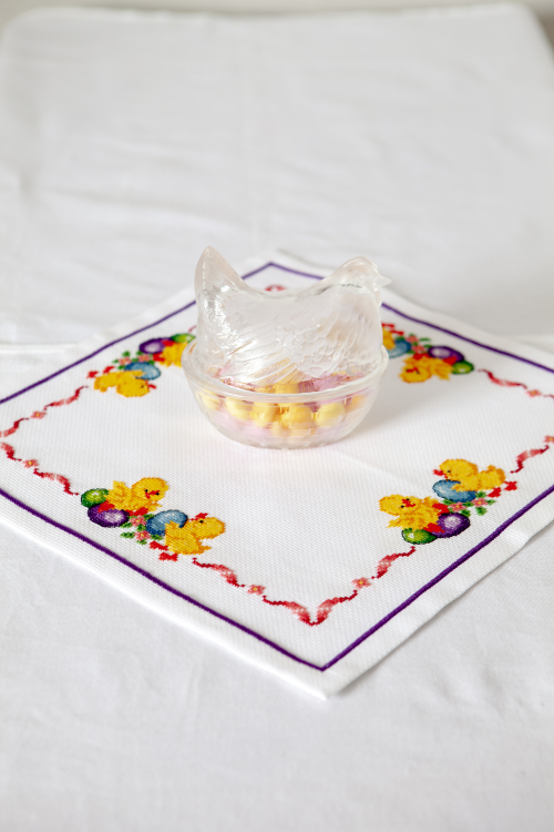 Küken und Ostereier - Tischtuch