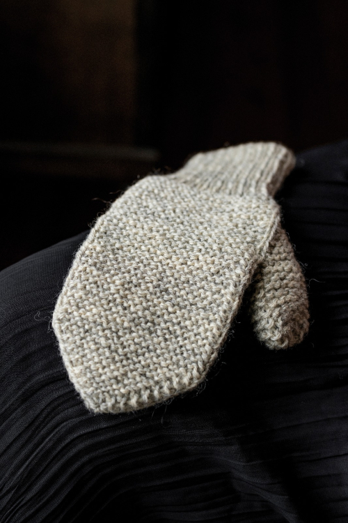 Åttersta - kraus rechts gestrickte Fäustlinge