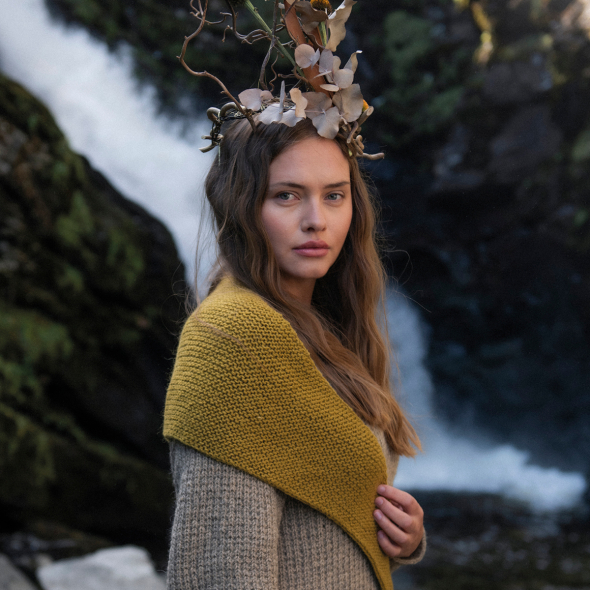 Vittra - kraus rechts gestrickter Schal