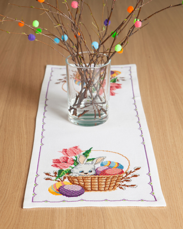 Osterhase im Körbchen - Tischläufer